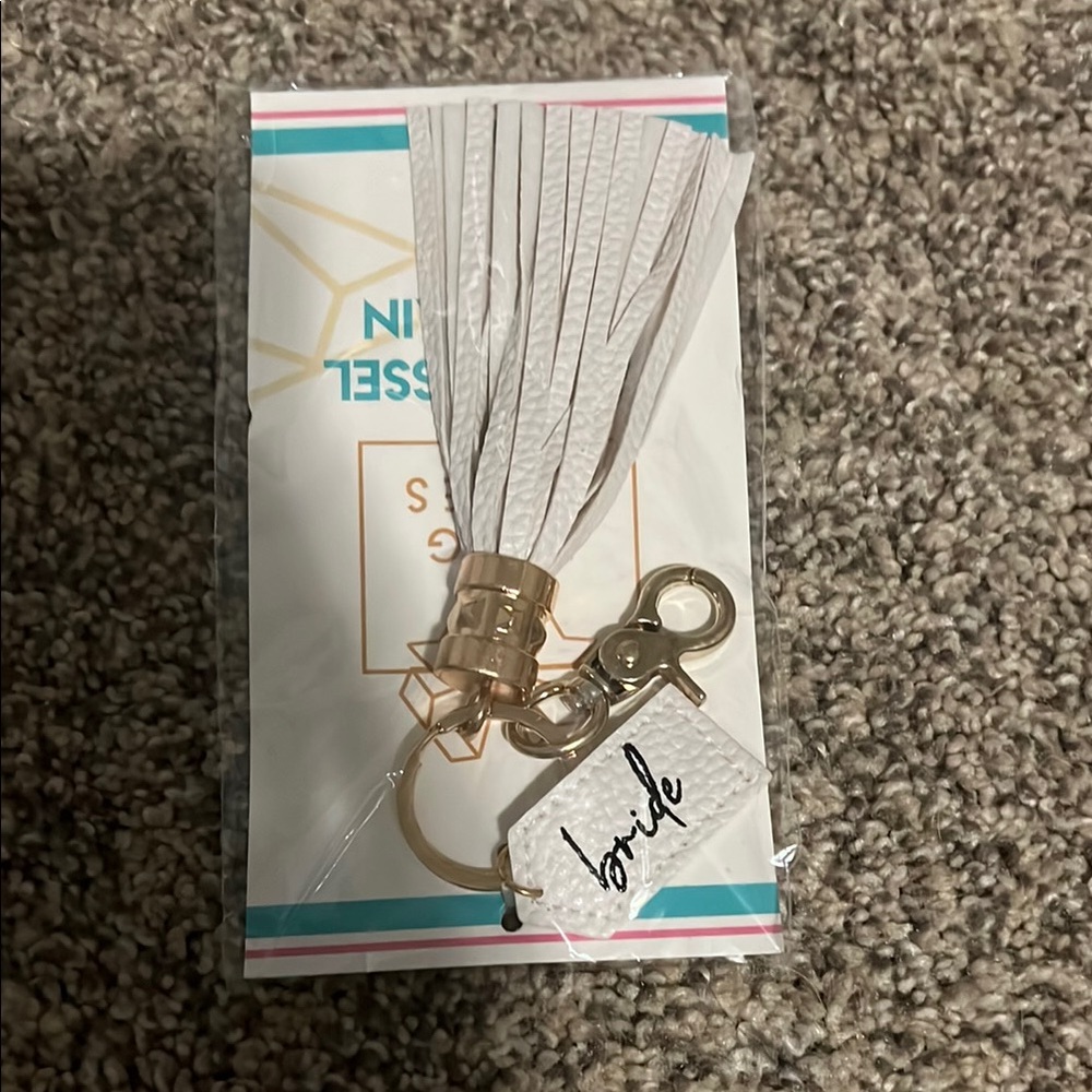 Gold and White Key Holder with Elegant Design